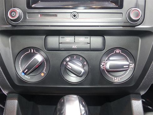 Used 2017 Volkswagen Jetta S image 37