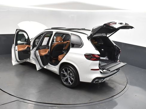 Certified 2026 BMW X5 xDrive40i w/ M Sport Package AWD/4WD image 2