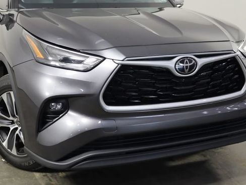 Used 2023 Toyota Highlander XLE FWD image 48