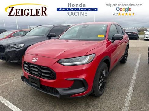 Used 2025 Honda HR-V Sport image 3