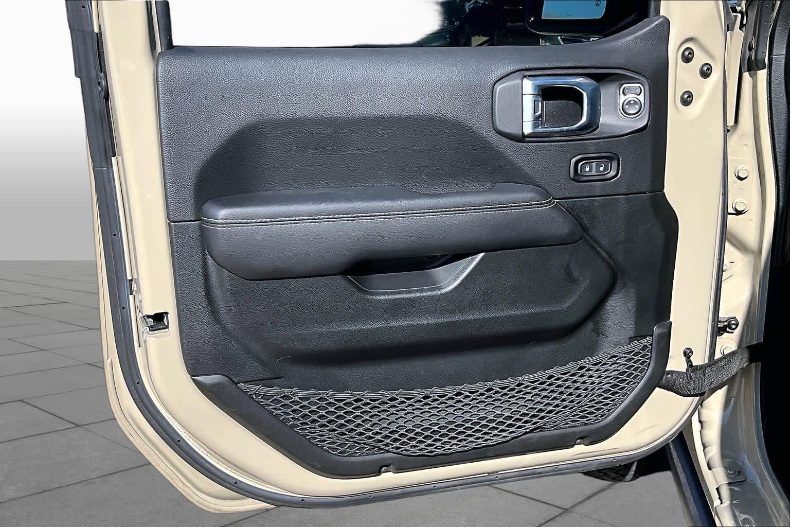 Used 2022 Jeep Wrangler Unlimited Sahara w/ Cold Weather Group AWD/4WD image 18