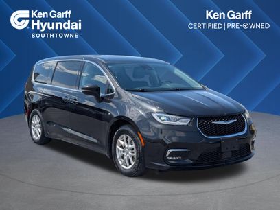 Used 2023 Chrysler Pacifica Touring-L