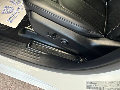 Used 2025 Chrysler Pacifica Select FWD image 7