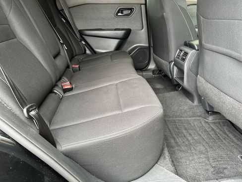 Used 2023 Nissan Rogue S image 32