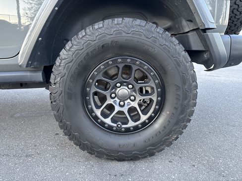 Used 2021 Jeep Wrangler Unlimited Rubicon w/ Xtreme Recon 35" Tire Package AWD/4WD image 19