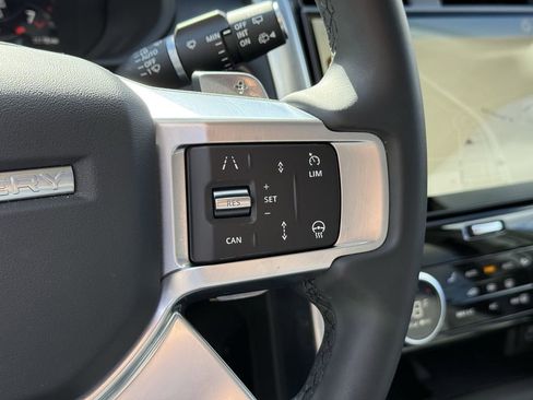 Used 2024 Land Rover Discovery S image 21