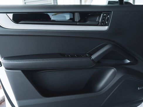 New 2025 Porsche Cayenne image 27
