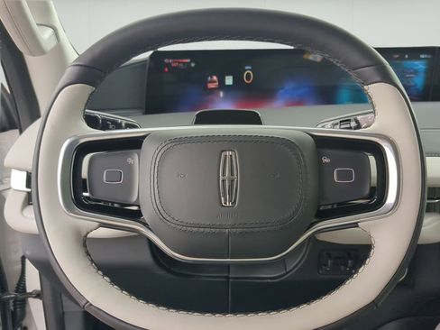 New 2026 Lincoln Navigator L Premier AWD/4WD image 13