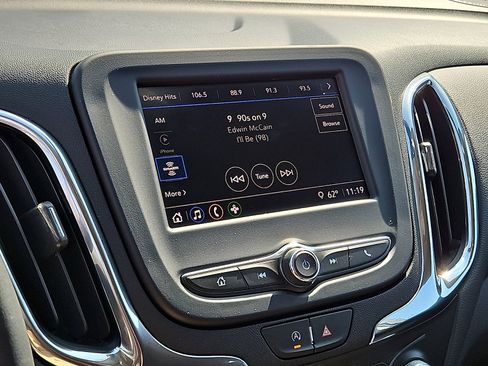 Used 2023 Chevrolet Equinox LT image 16