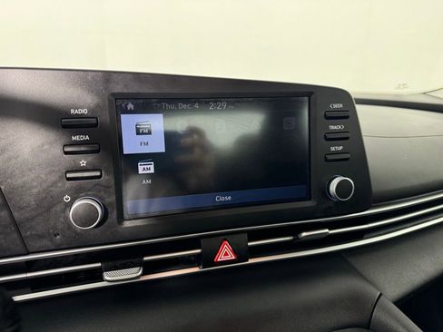 Used 2025 Hyundai Elantra SE image 17