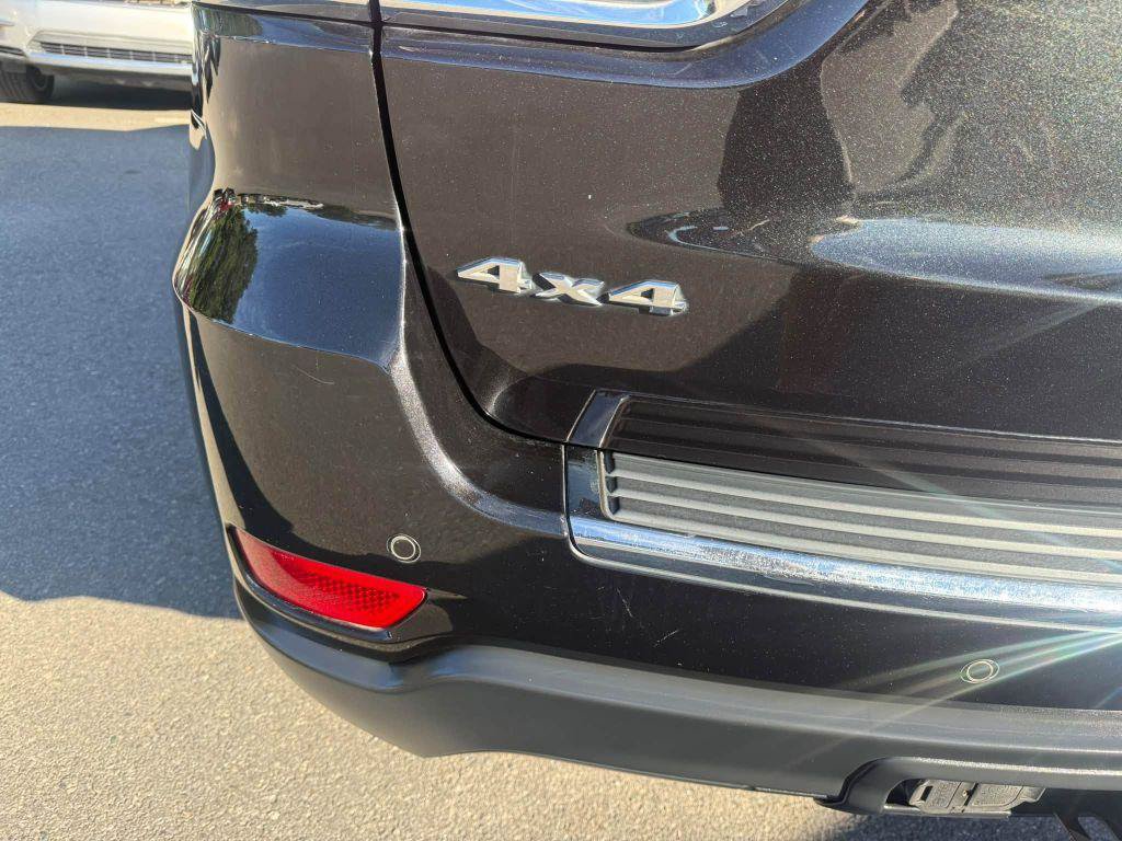 Used 2016 Jeep Grand Cherokee Limited w/ Luxury Group II AWD/4WD image 8