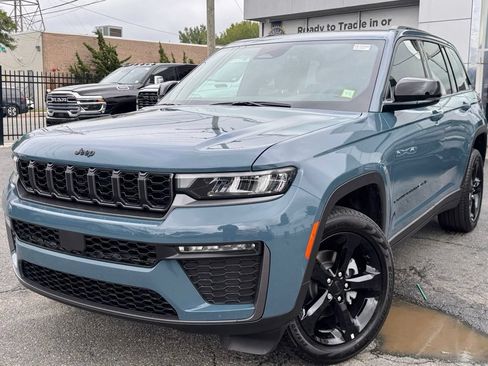 New 2026 Jeep Grand Cherokee Limited w/ Limited Altitude Package AWD/4WD image 3