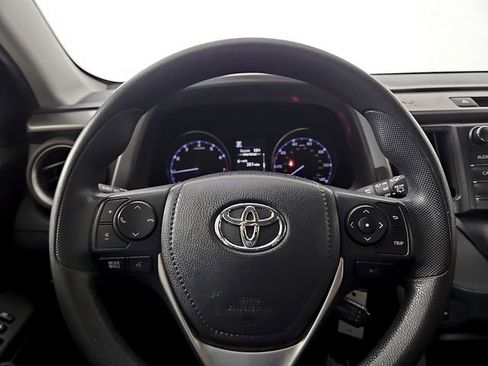 Used 2018 Toyota RAV4 LE FWD image 18