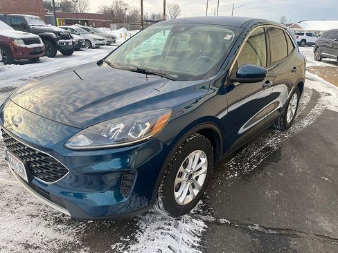 Used 2020 Ford Escape SE image 4