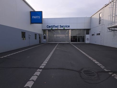 Used 2016 Ford Explorer XLT w/ Equipment Group 202A image 13