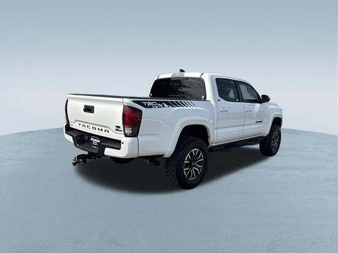 Used 2020 Toyota Tacoma TRD Sport w/ TRD Premium Sport Package AWD/4WD image 8