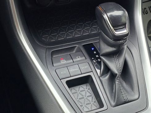 Used 2019 Toyota RAV4 XLE Premium image 25