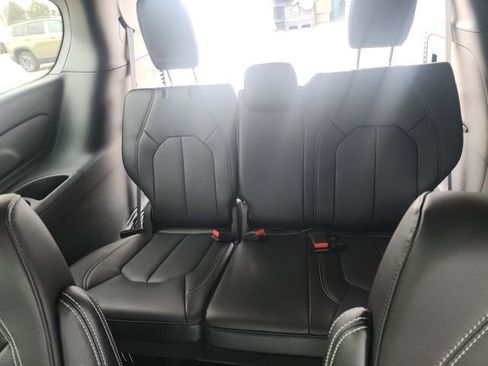 New 2026 Chrysler Pacifica Select w/ S Appearance Package image 21