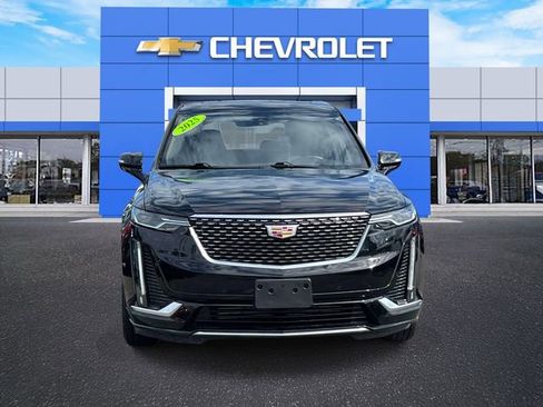 Used 2025 Cadillac XT6 Luxury FWD image 2