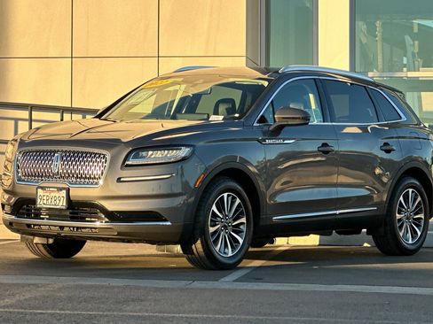 Used 2022 Lincoln Nautilus FWD w/ Premium Package image 7