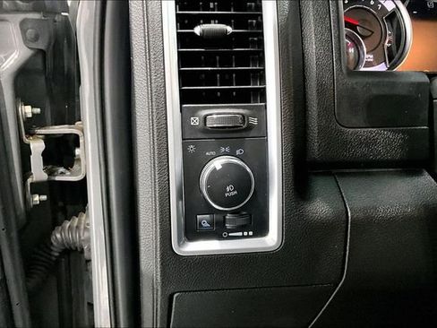 Used 2022 RAM 1500 Express w/ Ceramic Grey Express Package AWD/4WD image 39