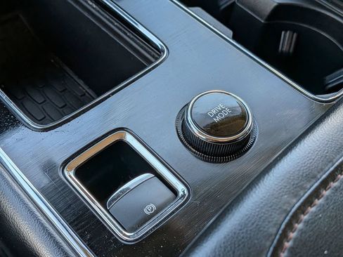 Used 2024 Lincoln Aviator AWD image 23