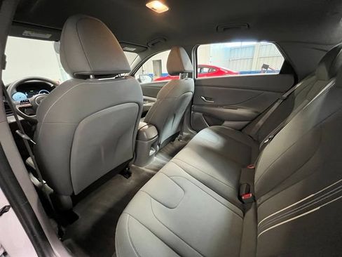 Used 2024 Hyundai Elantra SEL FWD image 15