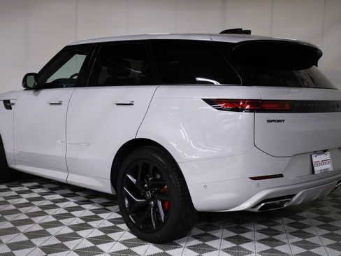 Used 2023 Land Rover Range Rover Sport SE Dynamic AWD/4WD image 4