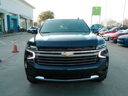 Used 2023 Chevrolet Suburban LT image 2