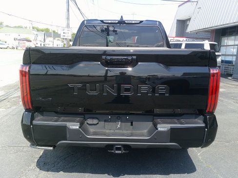 Used 2022 Toyota Tundra Platinum w/ Advanced Package AWD/4WD image 4