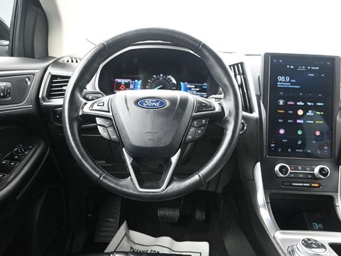 Used 2024 Ford Edge Titanium image 32