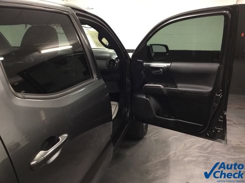 Used 2016 Toyota Tacoma TRD Sport w/ Towing Package AWD/4WD image 41