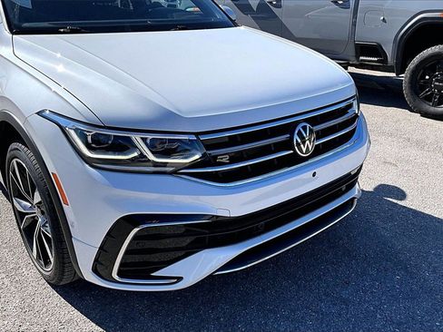Certified 2022 Volkswagen Tiguan SEL R-Line image 11