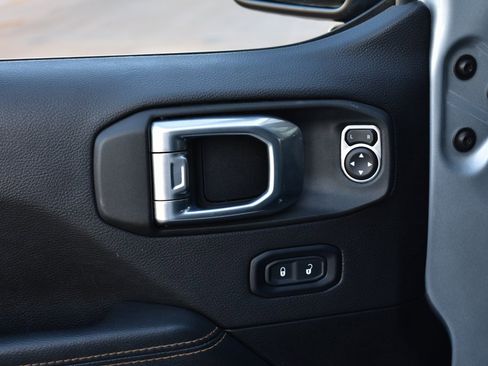 Used 2022 Jeep Wrangler Unlimited Sahara image 15