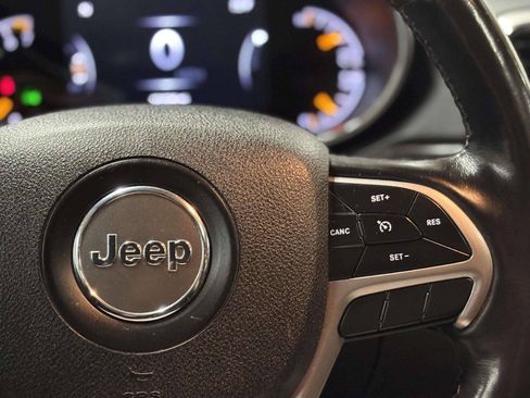 Used 2018 Jeep Grand Cherokee Altitude AWD/4WD image 32