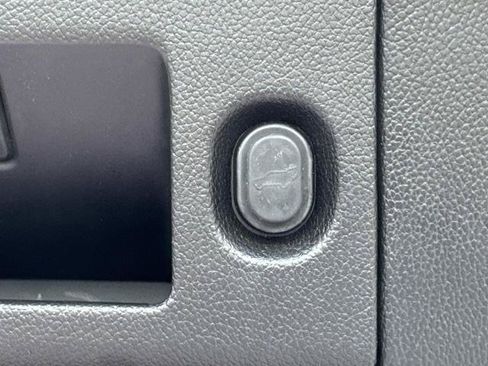 Used 2017 Chevrolet Suburban LT RWD image 15