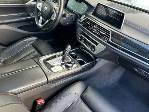 Used 2022 BMW ALPINA B7 xDrive w/ Luxury Rear Seating Package AWD/4WD image 16