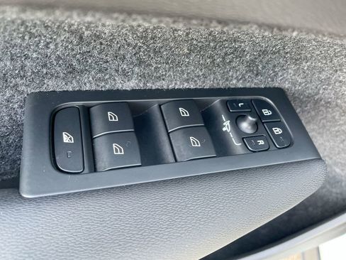 Used 2023 Volvo XC40 B5 Plus w/ Protection Package Premier image 89