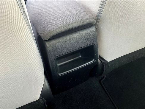 Used 2022 Toyota Corolla LE image 11