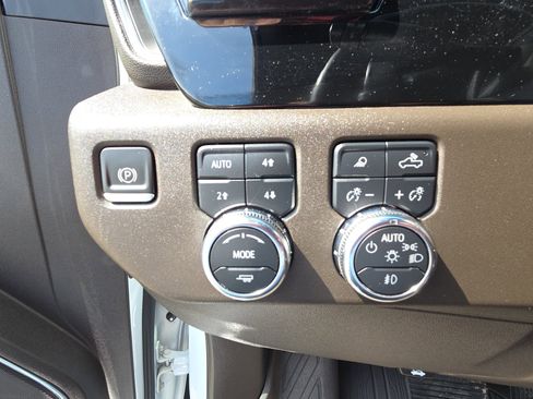 Used 2023 GMC Sierra 1500 SLT w/ SLT Premium Package AWD/4WD image 22