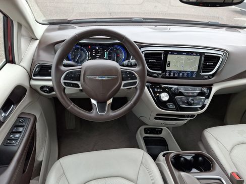 Used 2018 Chrysler Pacifica Touring-L Plus image 12