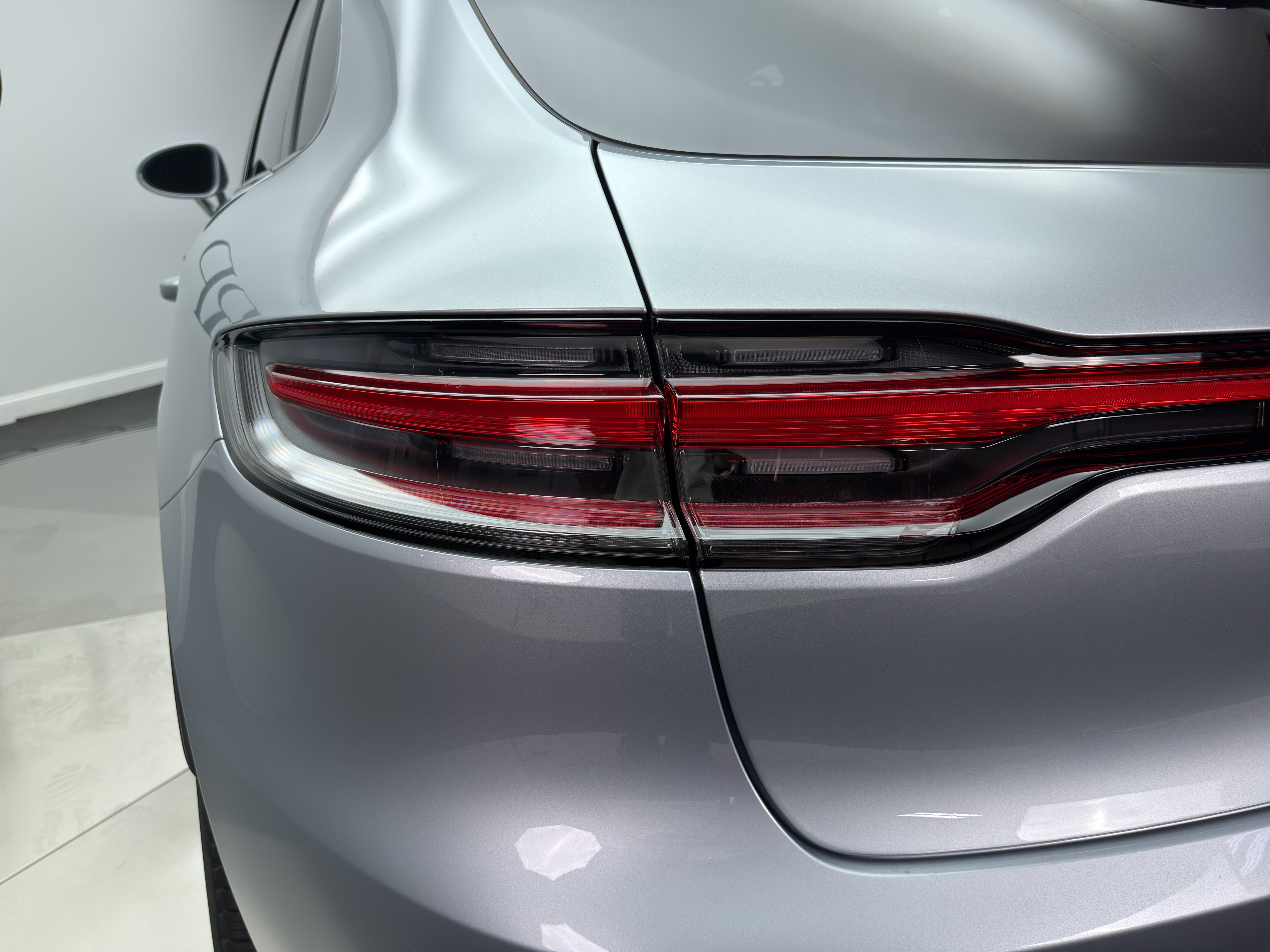 Used 2025 Porsche Macan S AWD/4WD image 12
