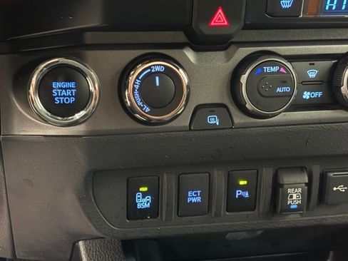 Used 2020 Toyota Tacoma TRD Sport w/ TRD Premium Sport Package image 31