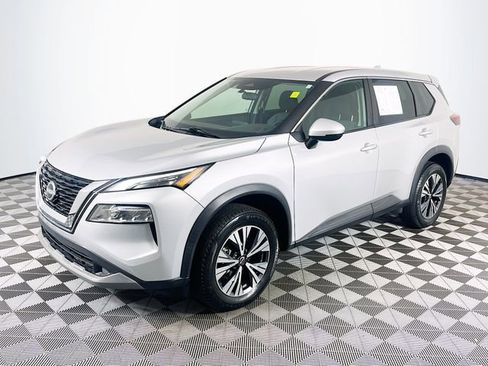 Used 2022 Nissan Rogue SV image 4