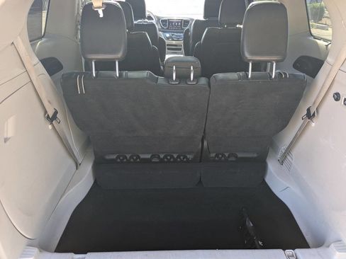 Used 2018 Chrysler Pacifica Limited FWD image 16