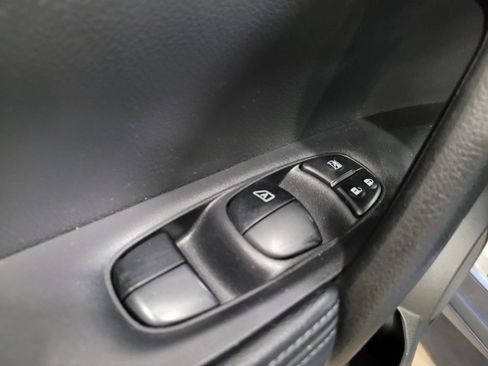 Used 2015 Nissan Rogue SV w/ SV Premium Package AWD/4WD image 27