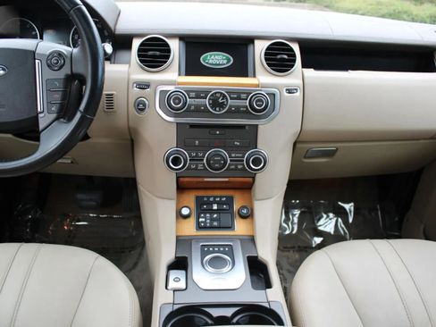 Used 2016 Land Rover LR4 HSE image 16