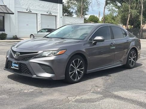 Used 2019 Toyota Camry SE w/ Carpet Mat Package FWD image 1