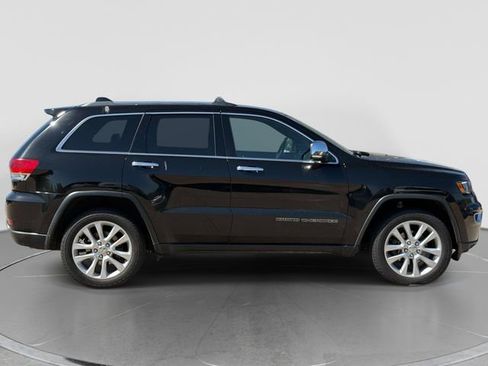 Used 2017 Jeep Grand Cherokee Limited w/ Luxury Group II AWD/4WD image 2