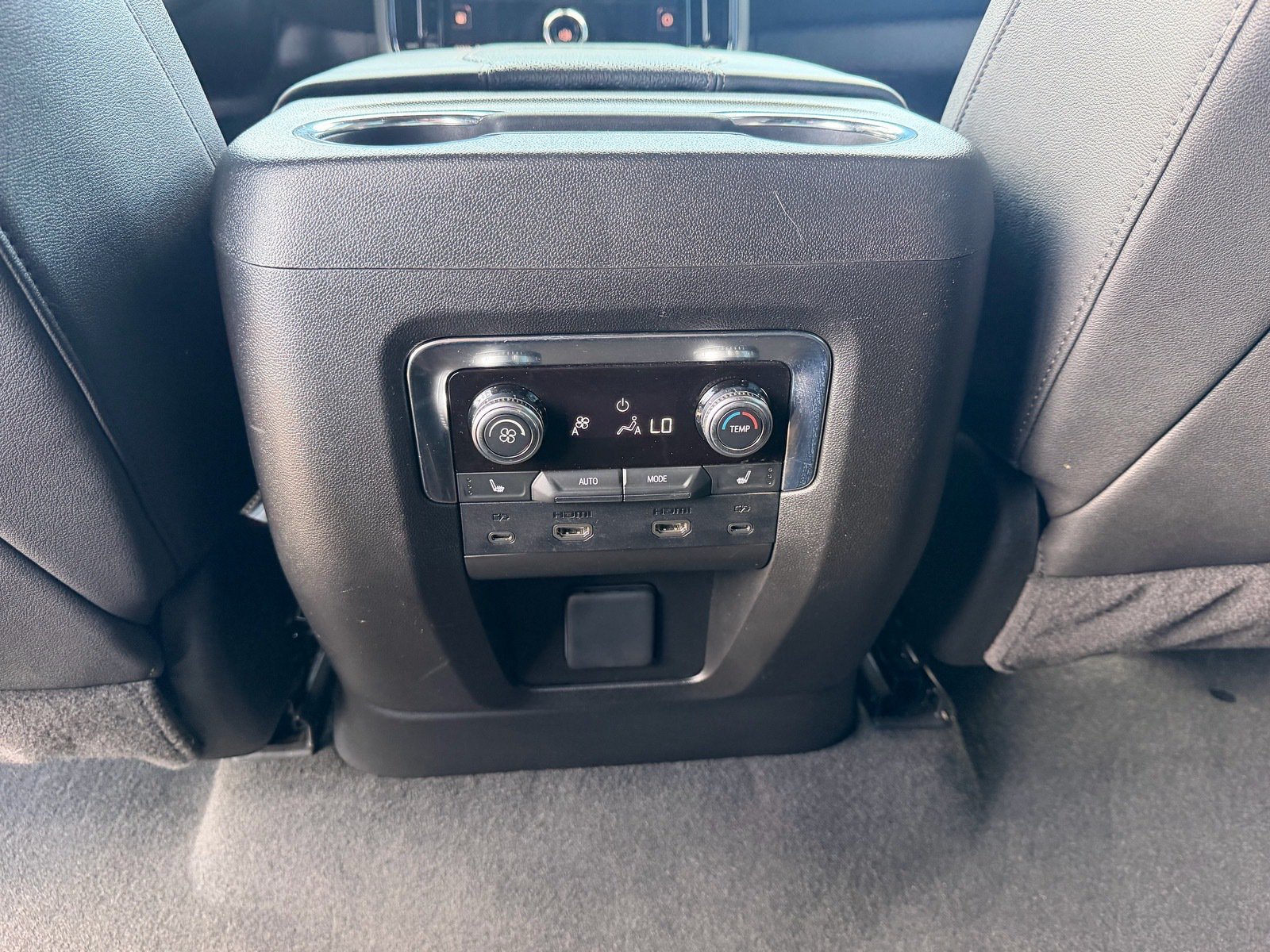 Used 2026 GMC Yukon AT4 w/ AT4 Premium Plus Package AWD/4WD image 20